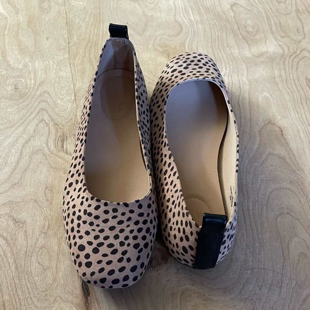 Flats - Picture 2 of 5